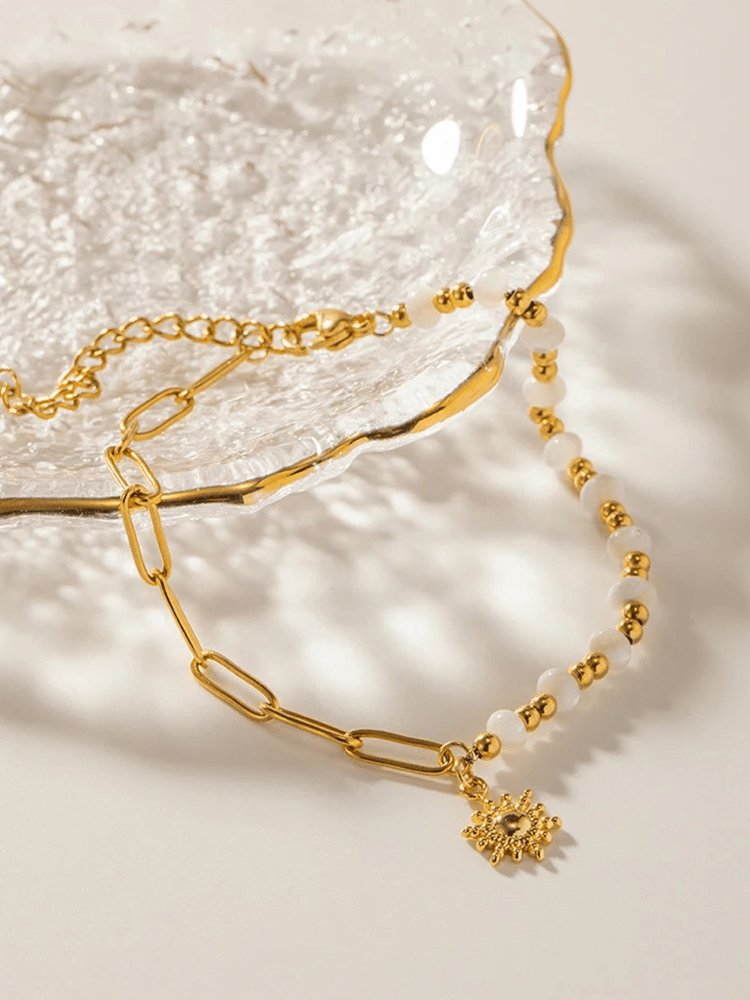 Bracelet doré avec breloques coquillages étincelle