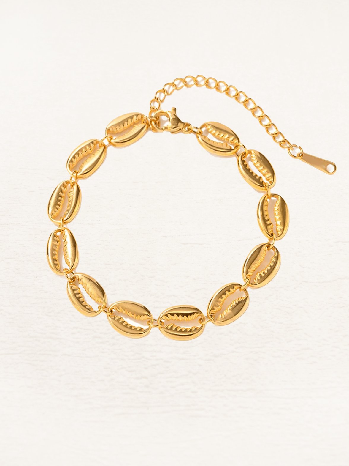 Bracelet cauris or détail vague