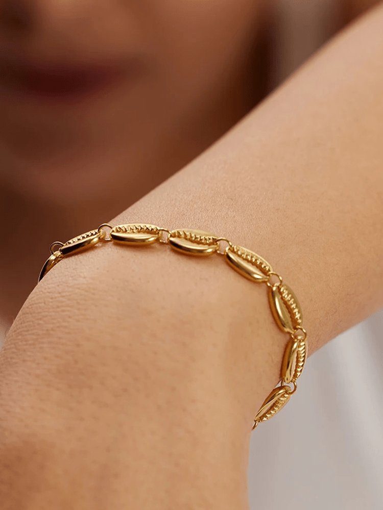 Bracelet coquillages porté plage