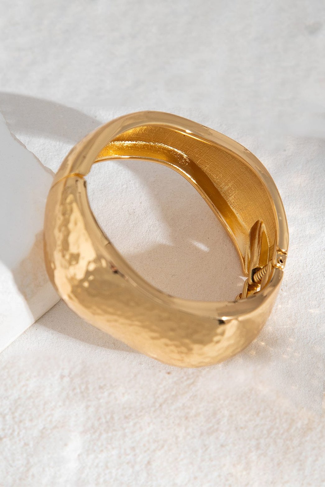 Bracelet design doré vue détaillée rainbow