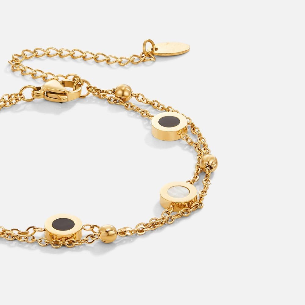 Bracelet fin orné de pierres noires et blanches grâce