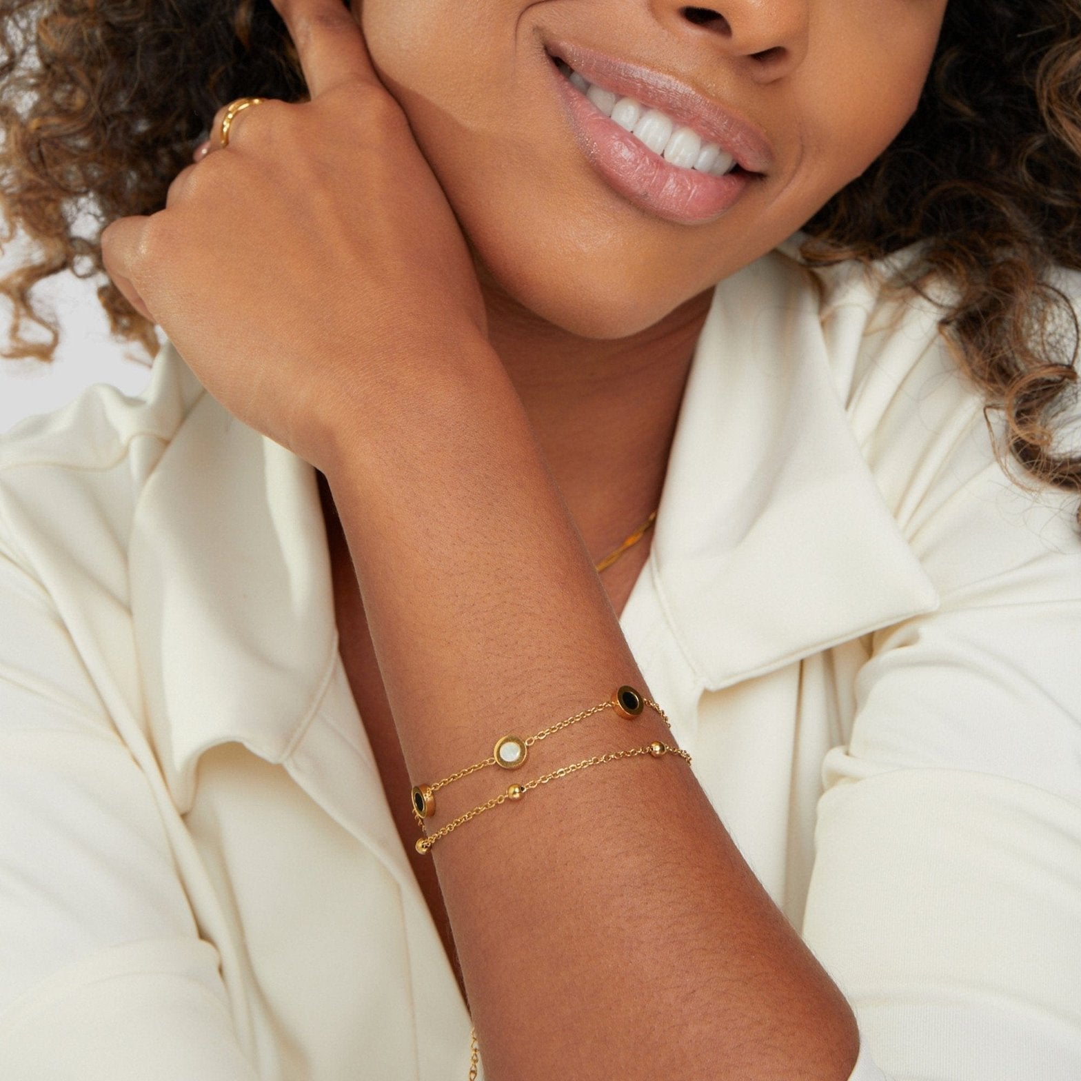 Bracelet fin double rang avec pierres précieuses douceur