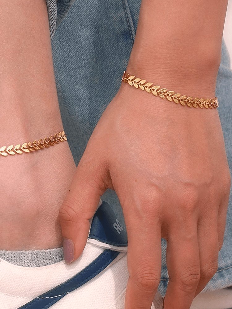 Détail bracelet plaqué or nature