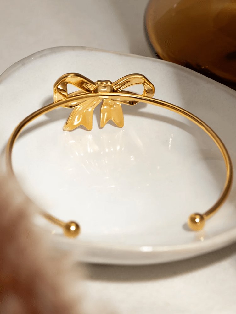 Bracelet jonc doré nœud papillon style délicatesse