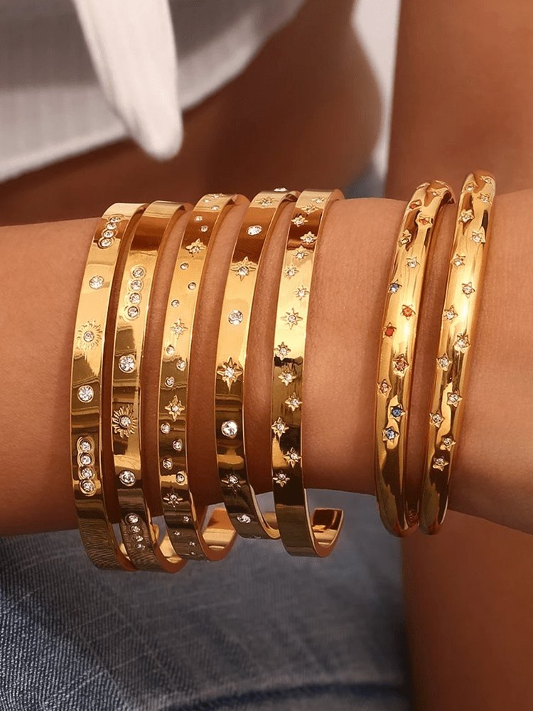 Bracelet jonc doré avec motifs étoiles étincelant