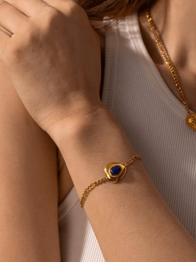 Bracelet lapis lazuli plaqué or porté étoile