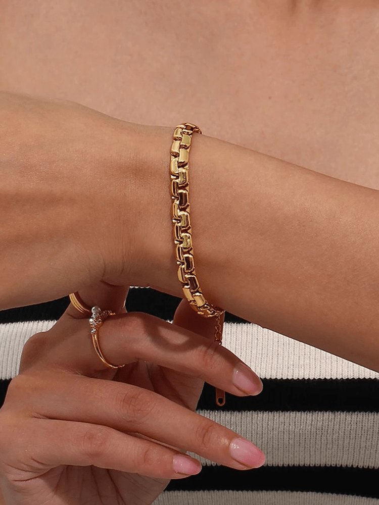 Bracelet maillons plats or porté élégance