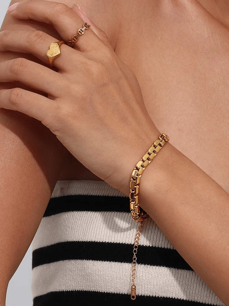 Bracelet chaîne or vue rapprochée brillance