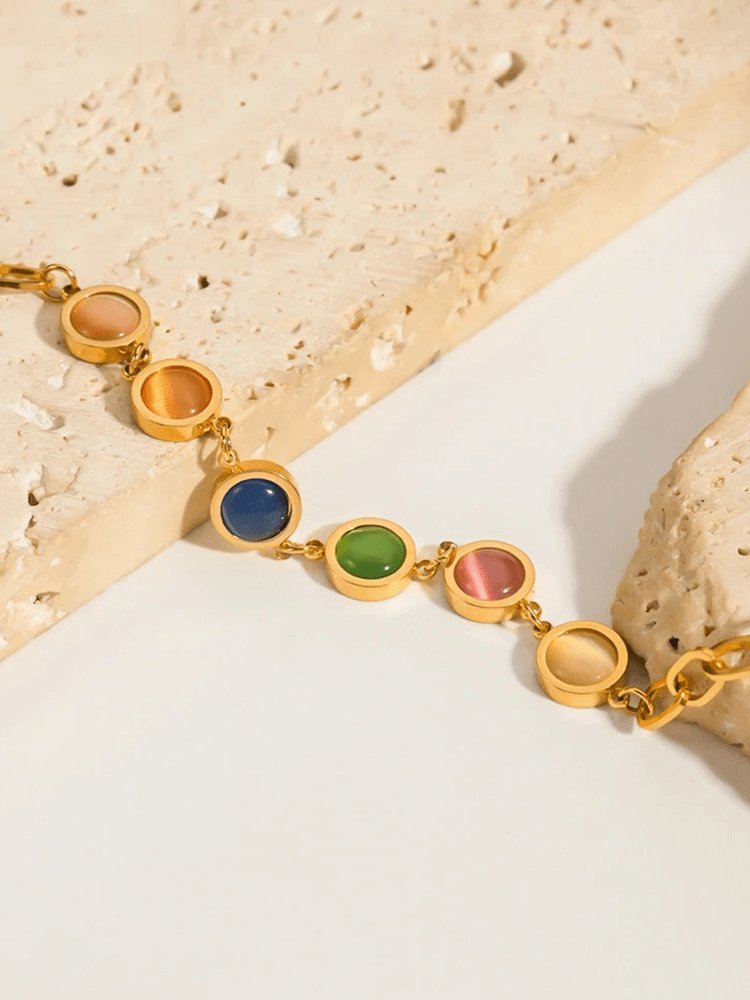 Bracelet doré pierres multicolores porté étoile