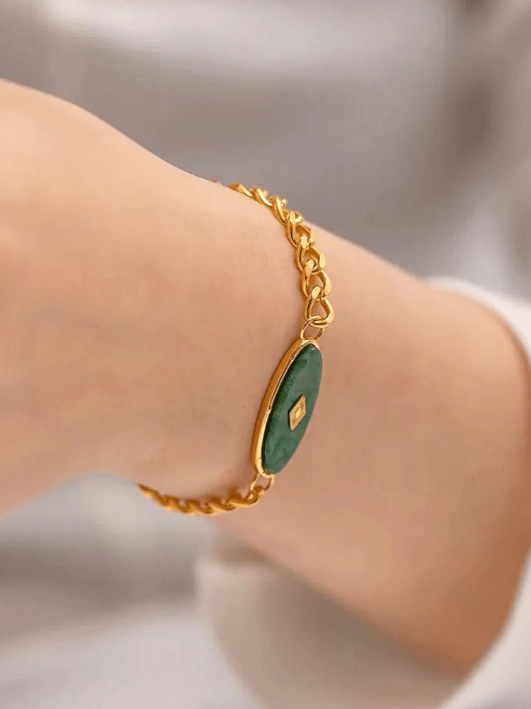 Bracelet pierre verte plaqué or vue portée lune