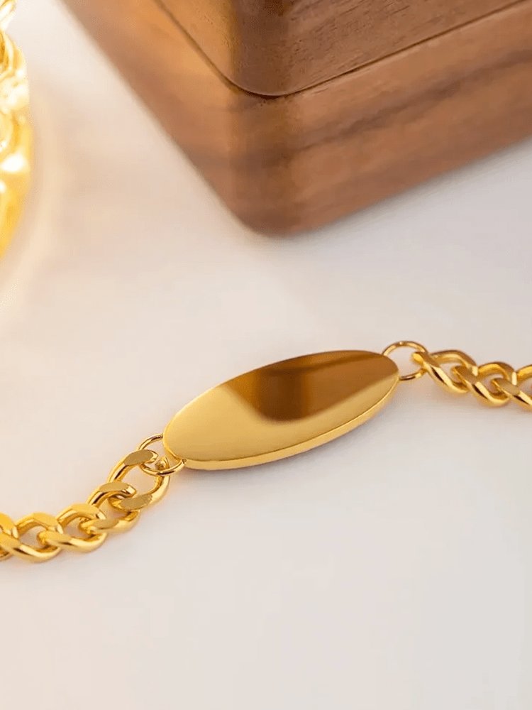 Bracelet pierre verte plaqué or vue détaillée soleil