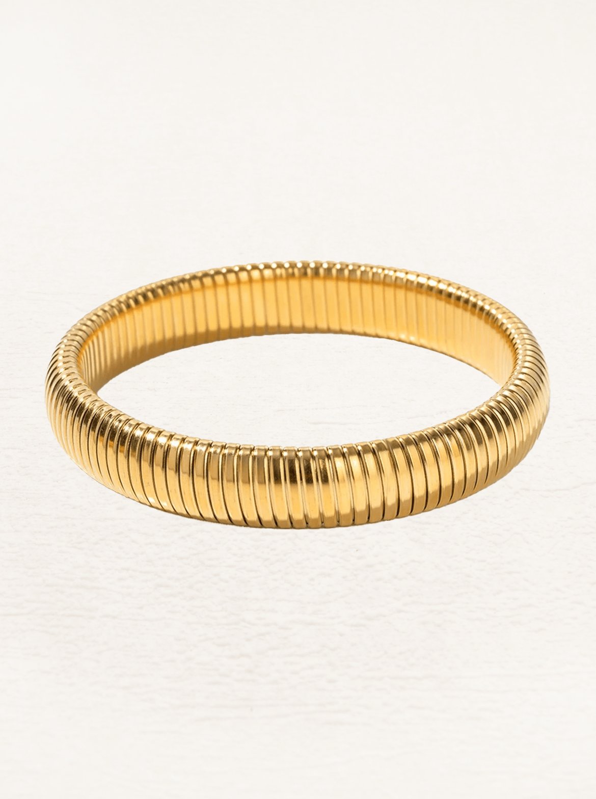 Bracelet doré large vue complète océan