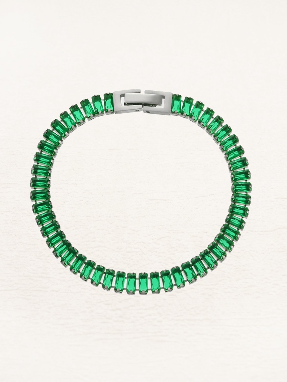 Bracelet tennis cristaux verts porté élégant