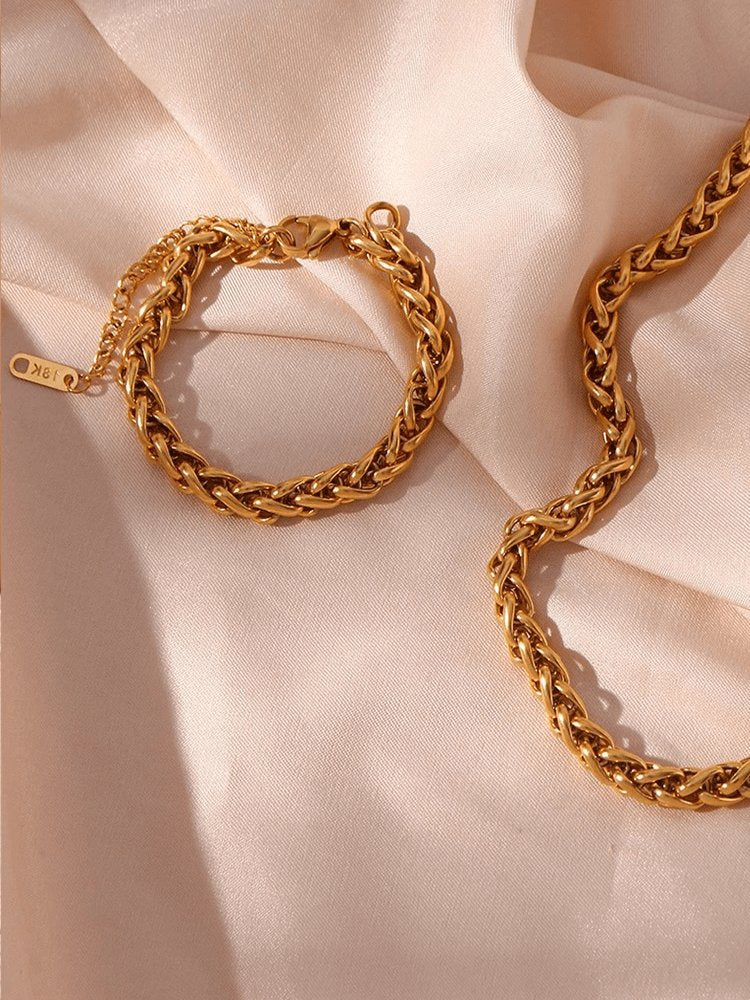 Bracelet tressé or vue rapprochée grâce