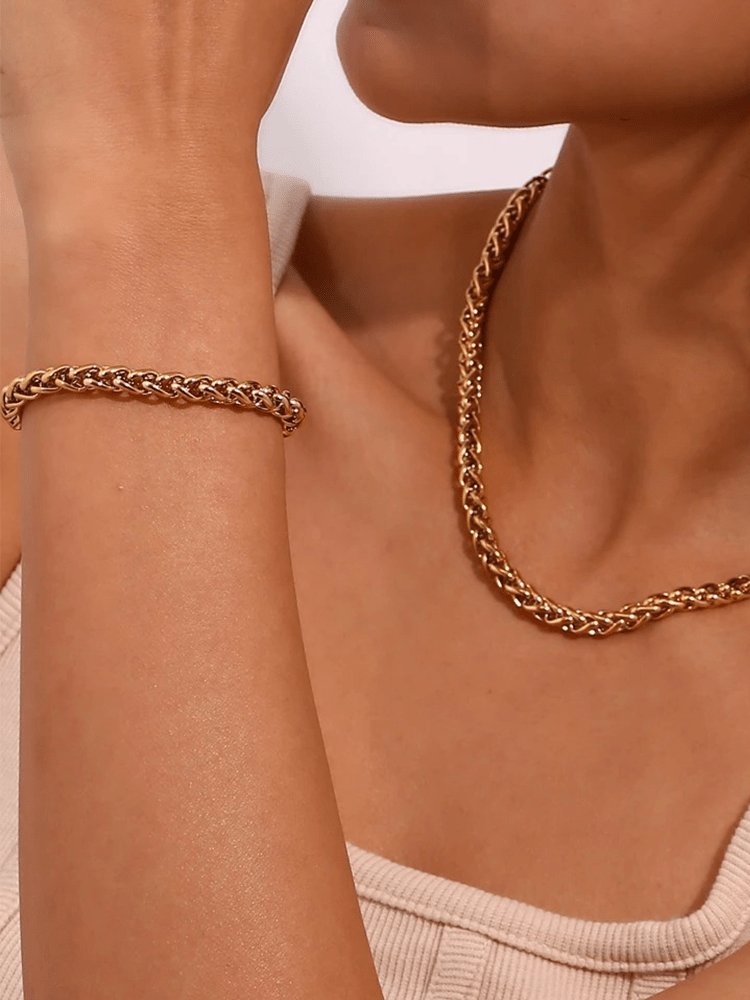 Bracelet or détail tressage délicatesse