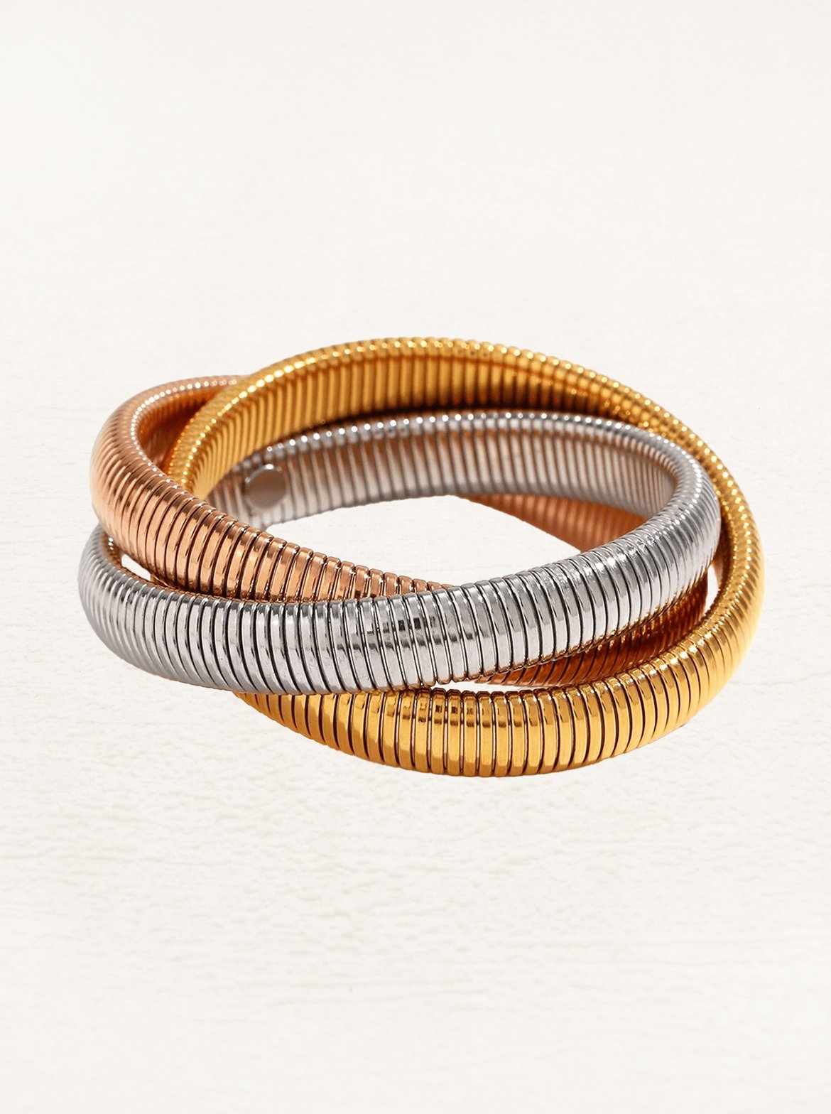 Bracelet serpent tricolore porté élégance