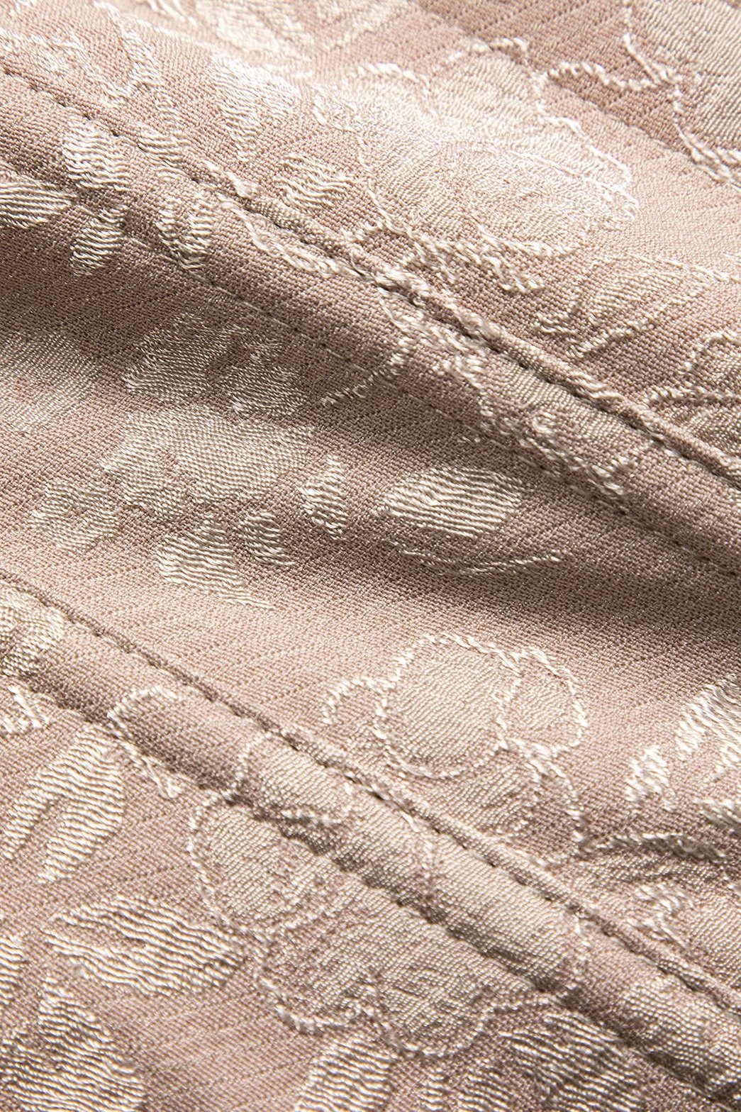 Détail des finitions du corset bustier perle