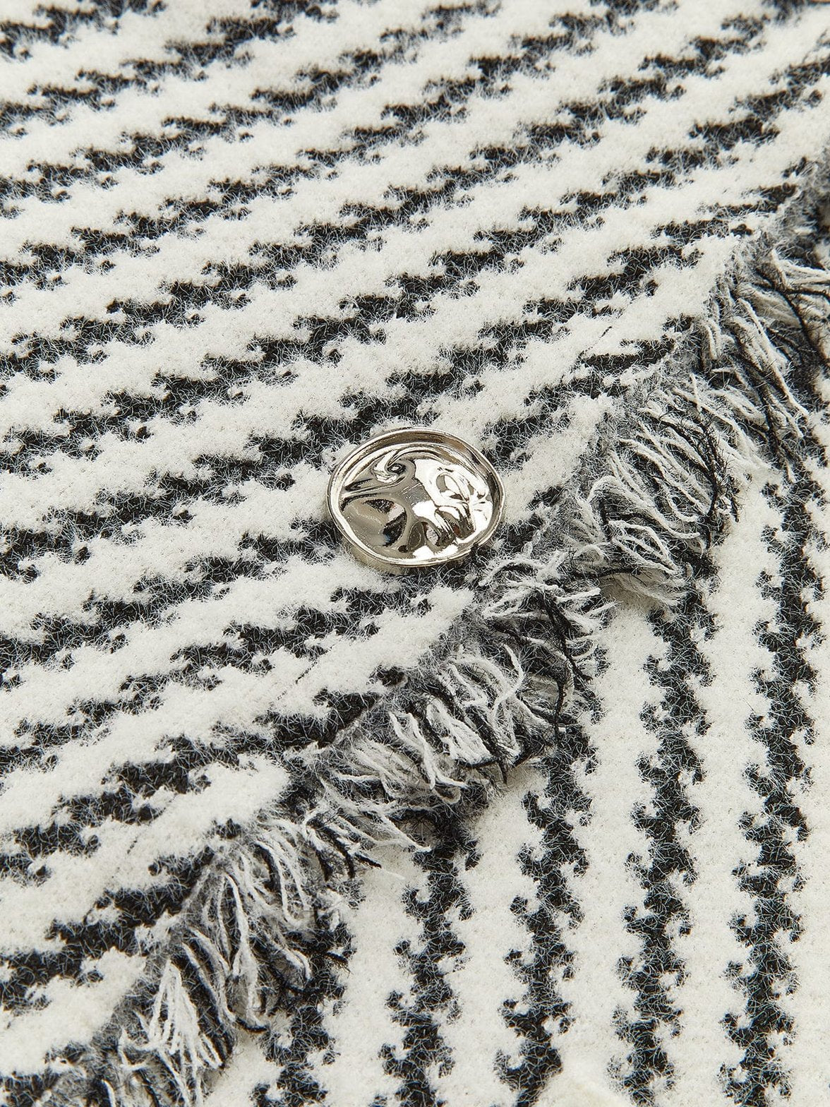 Détail des perles du cardigan élégance