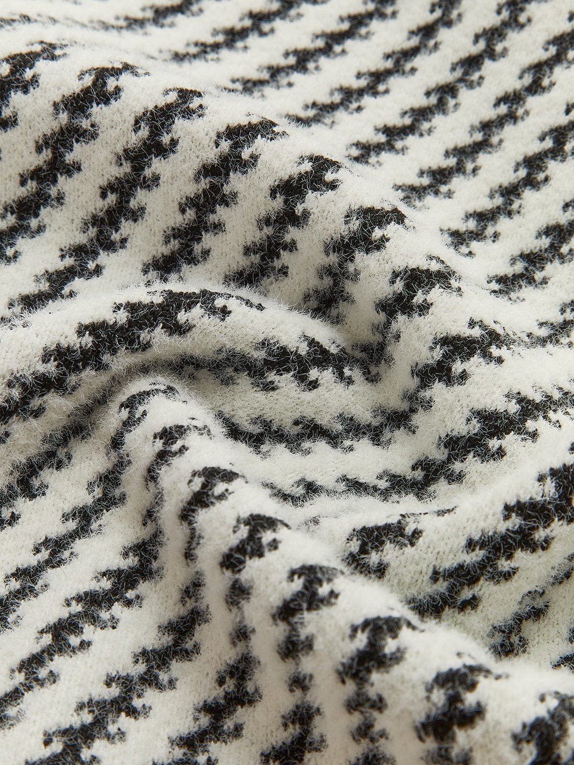 Détail de la texture du cardigan finesse