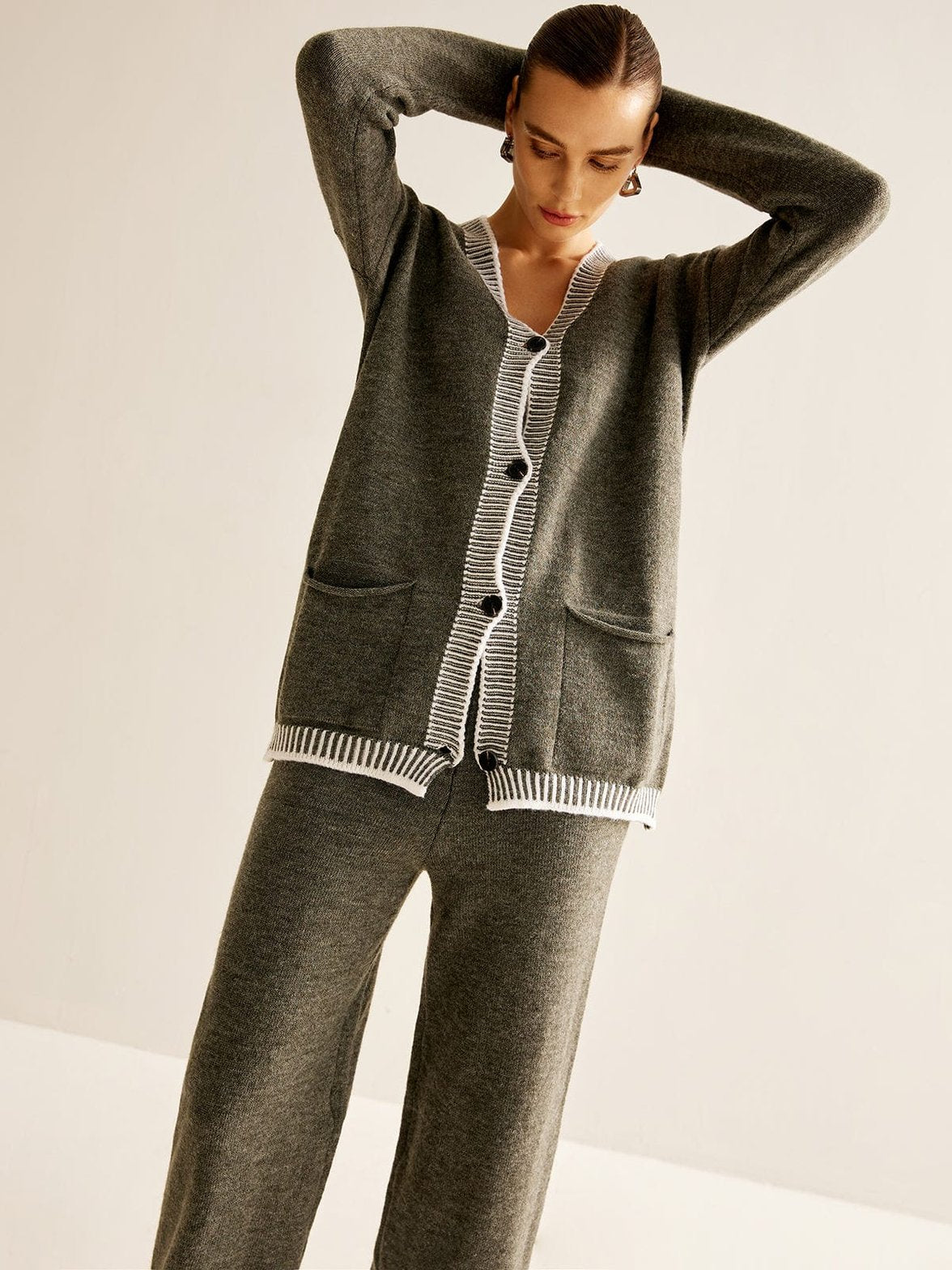 Détail des poches du cardigan doux