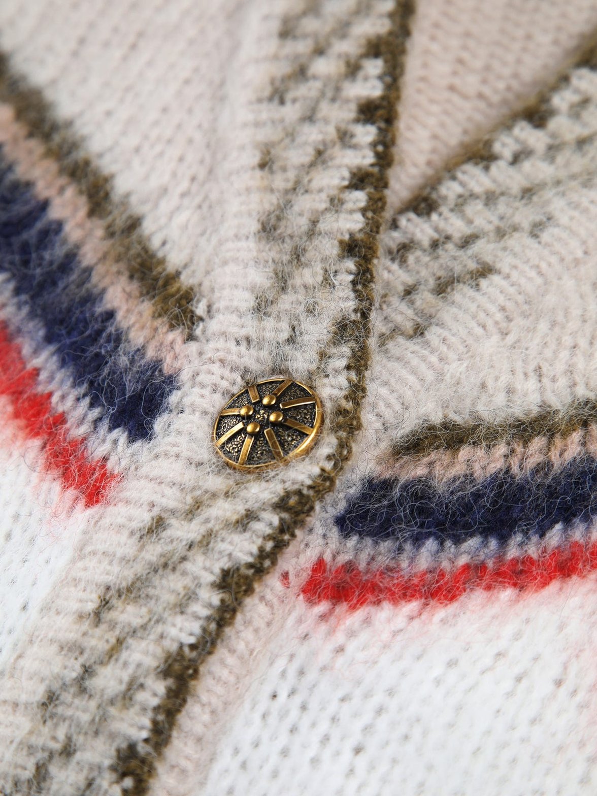 Cardigan motif étoile beige porté stylé