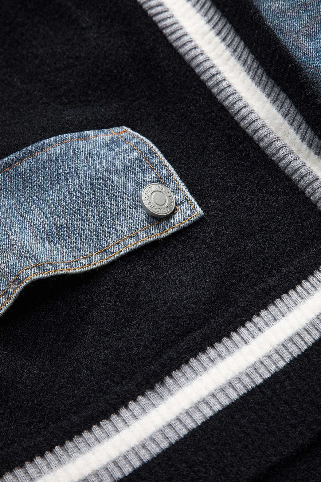 Détail des poches du cardigan lune