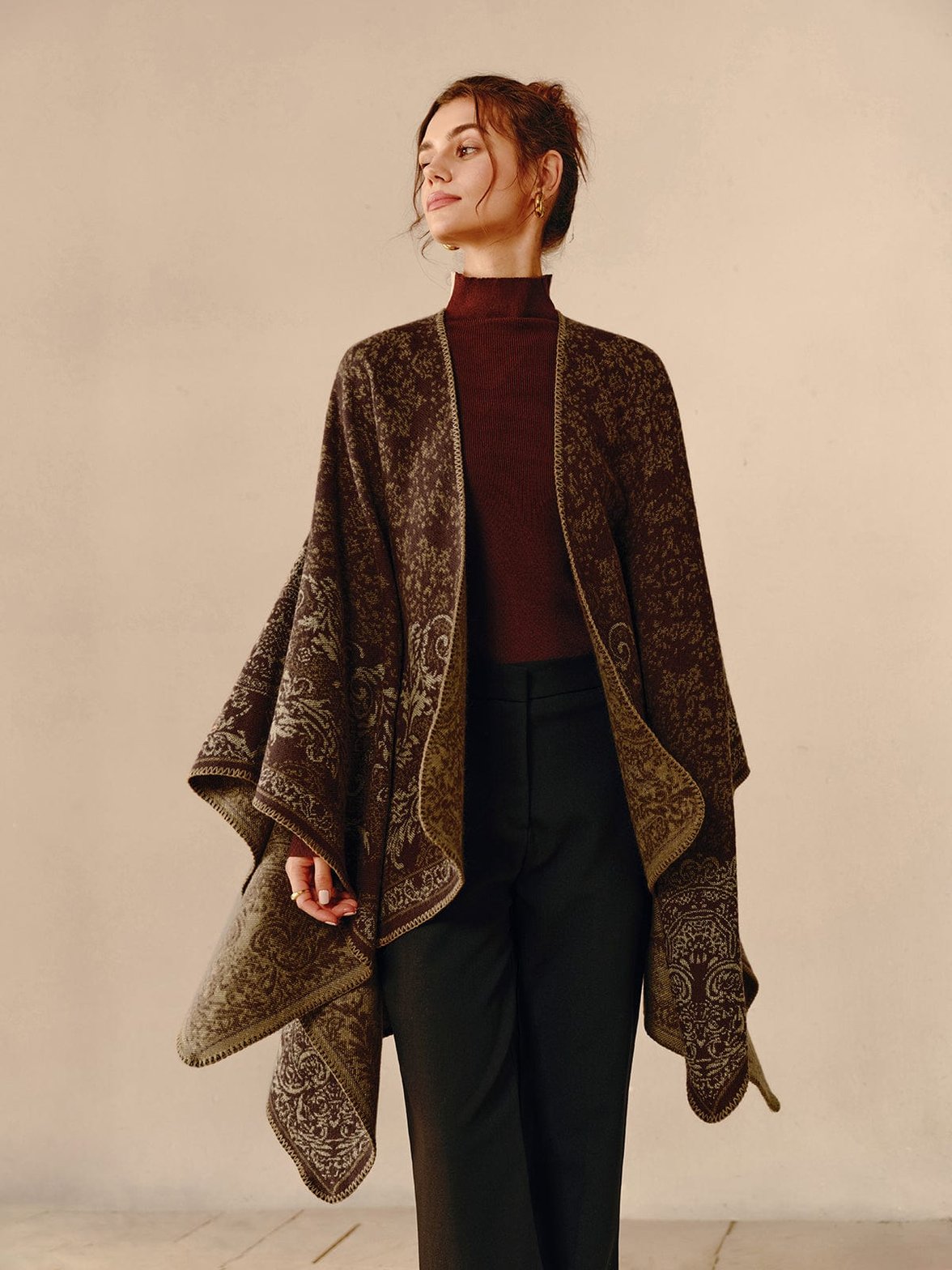 Châle baroque porté avec tenue d'hiver nuage