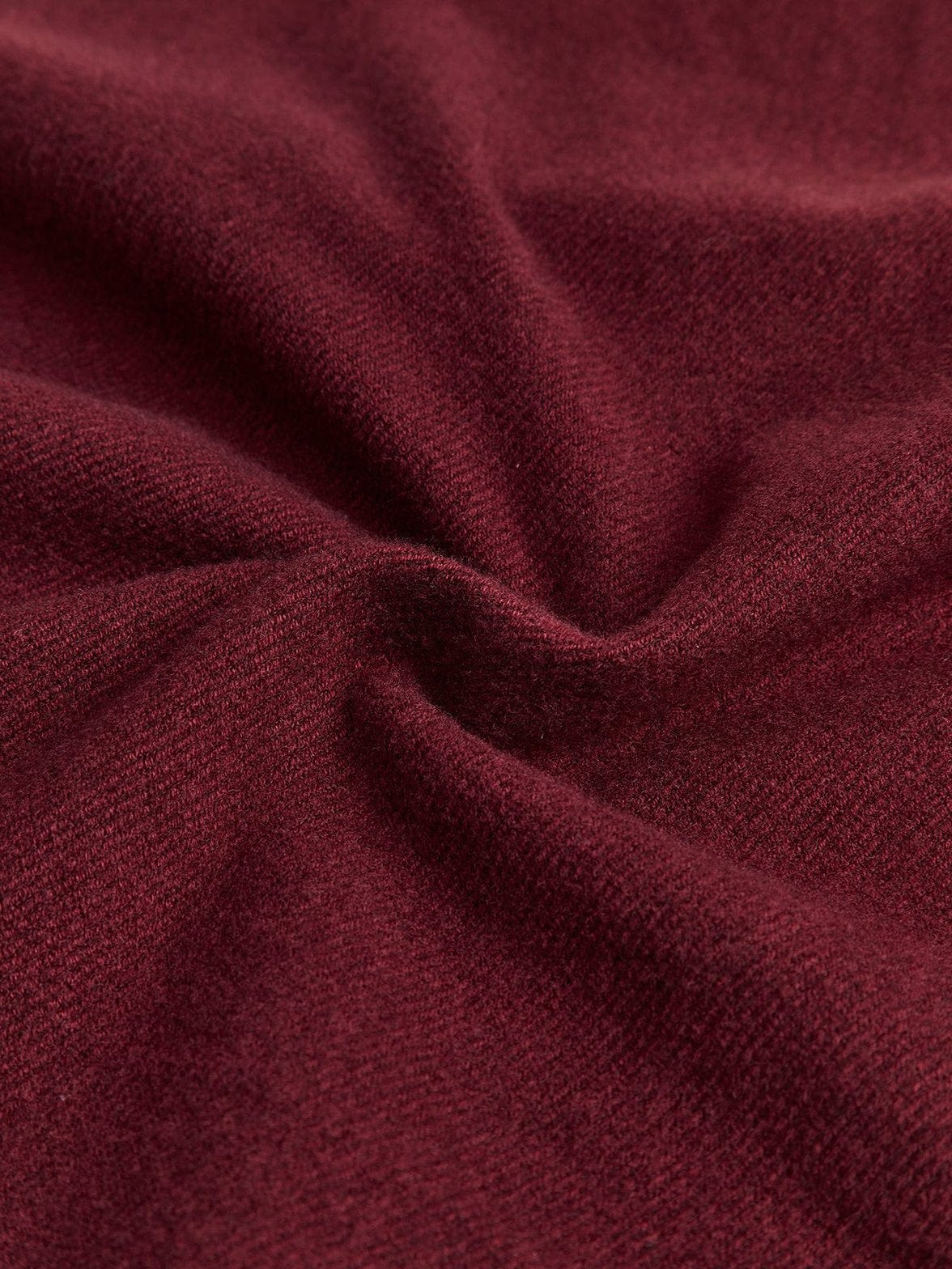 Écharpe bordeaux détail franges harmonie