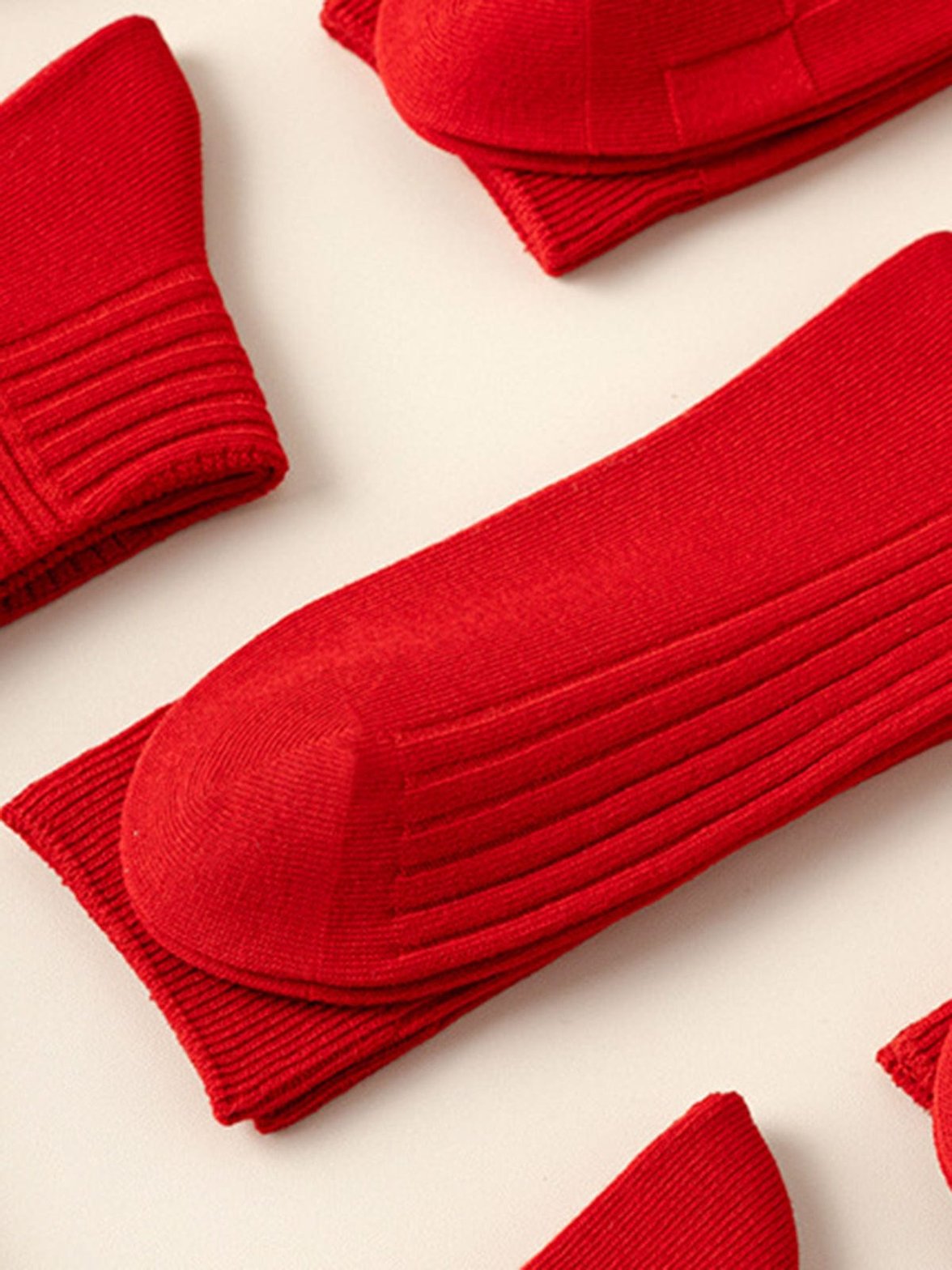 Chaussettes côtelées rouges mi-mollet confort