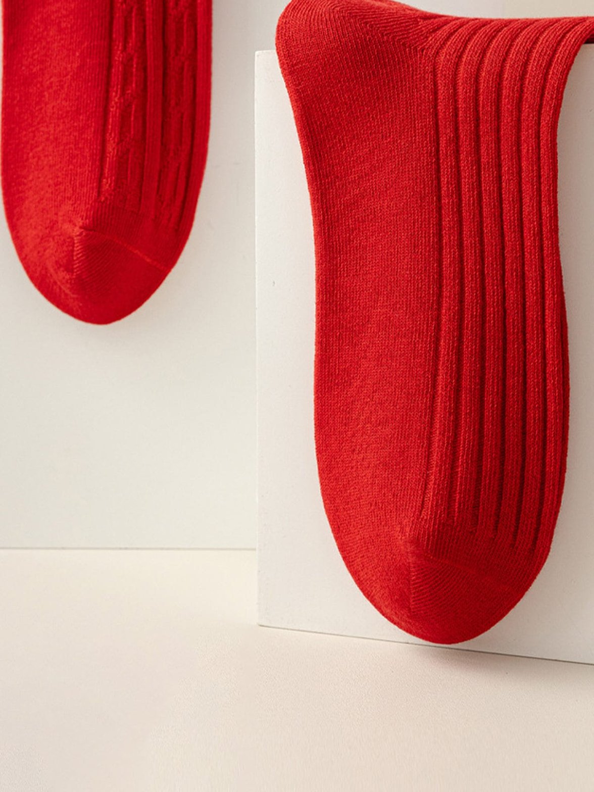 Chaussettes côtelées rouges mi-mollet élégance