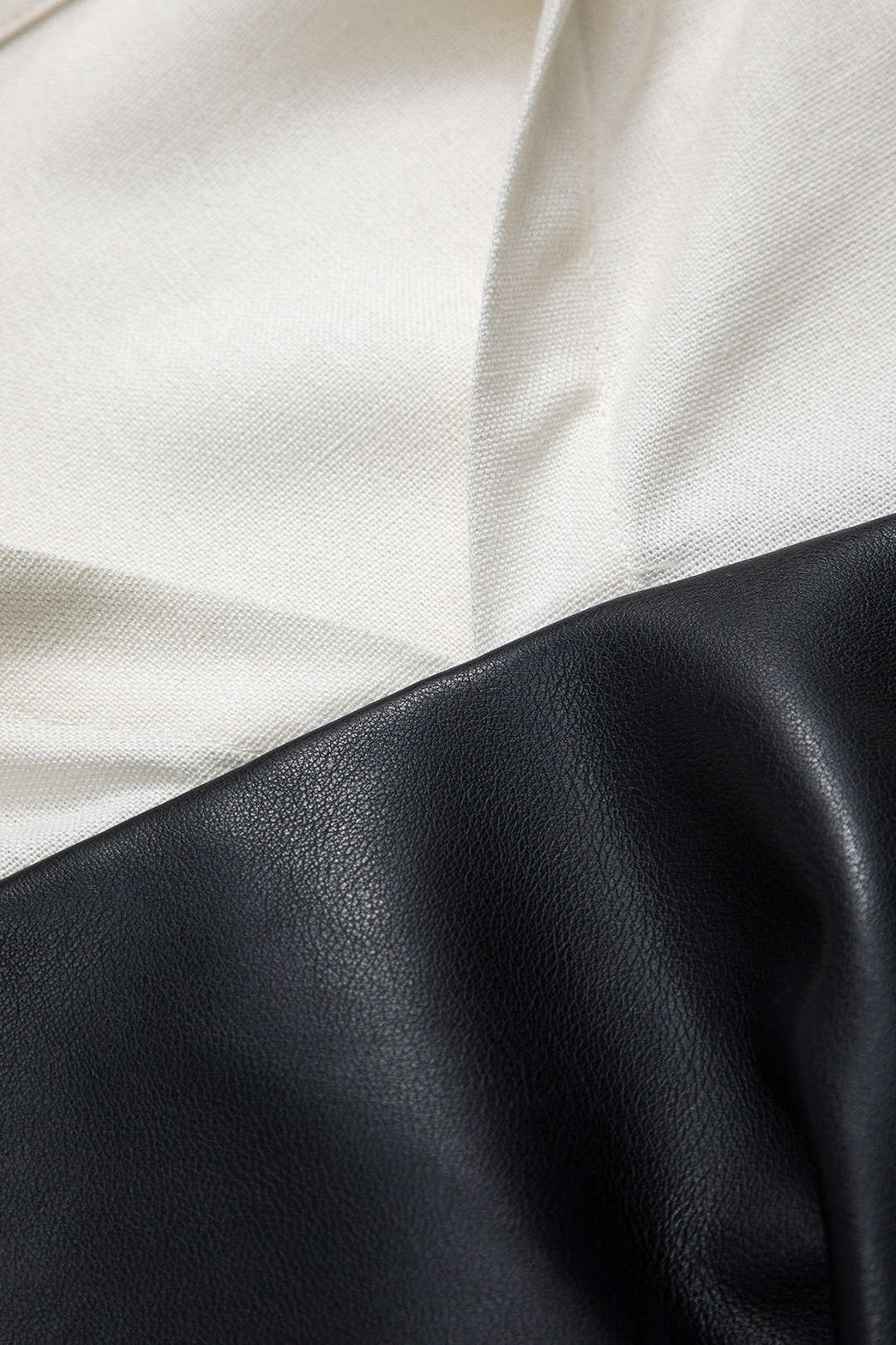 Chemise bimatière asymétrique vue côté grâce