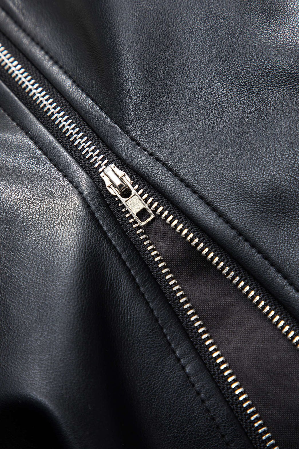 Chemise bimatière asymétrique portée style