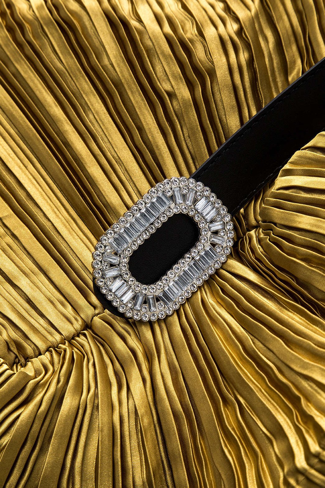 Détail de la ceinture chemise satinée nuage