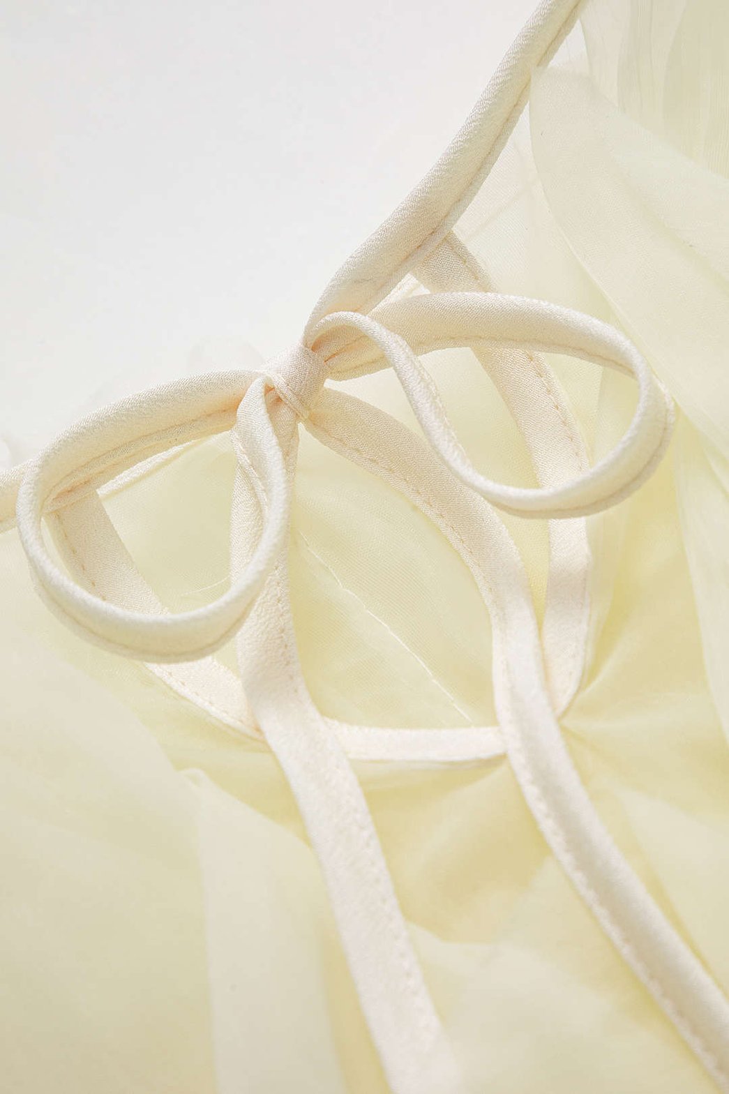 Chemisier blanc à volants en organza détail volants - Raffinement