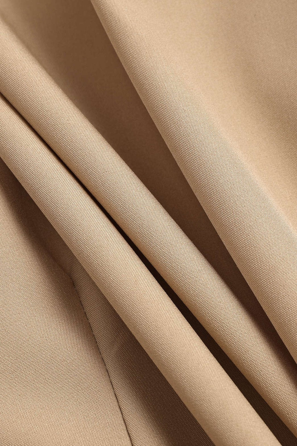 Chemisier beige vue de dos nuage