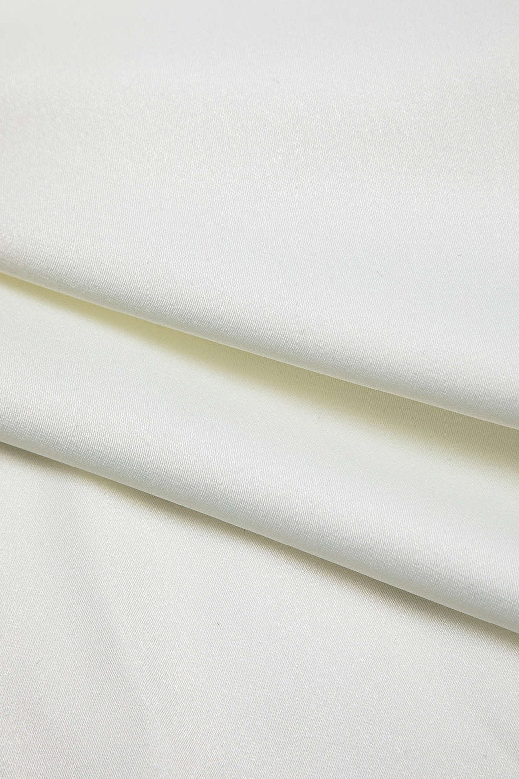 Chemisier blanc twist porté élégance