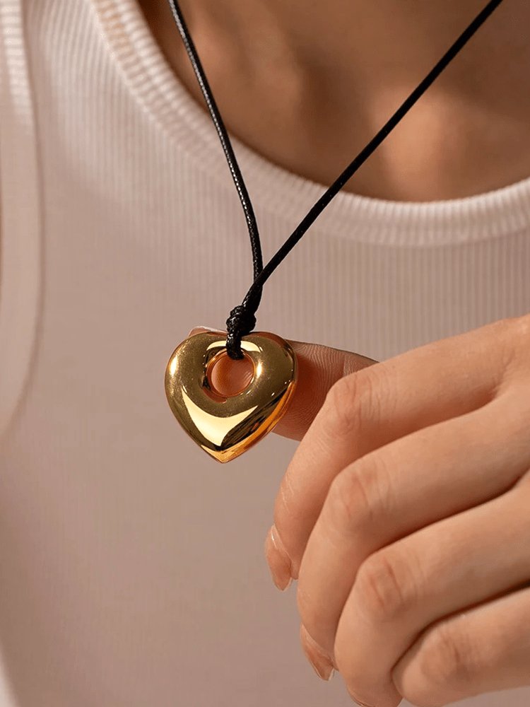 Détail du pendentif cœur plaqué or - Gracieux