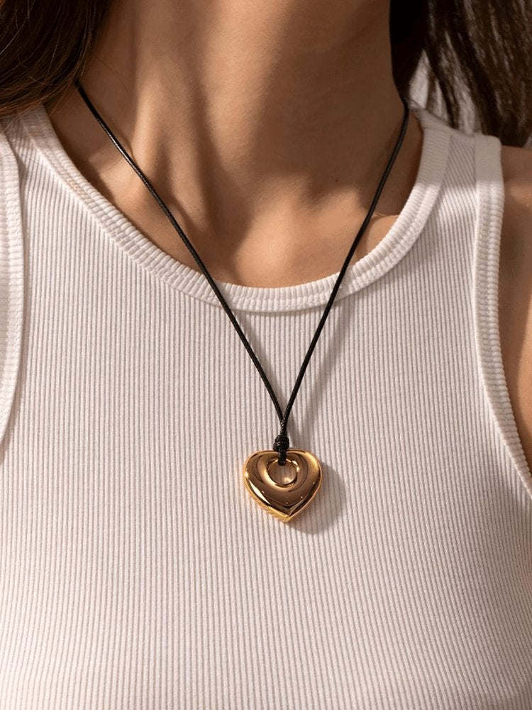 Collier cœur doré sur cordon noir élégant - Sublime