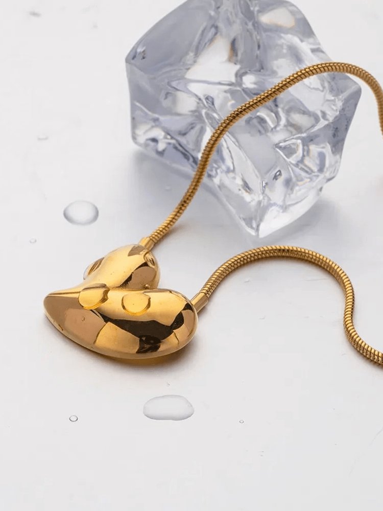 Détail du pendentif cœur doré harmonie