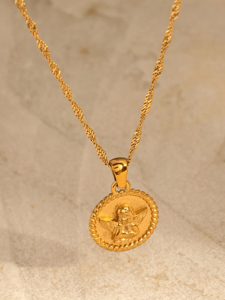 Collier ange vue rapprochée sérénité