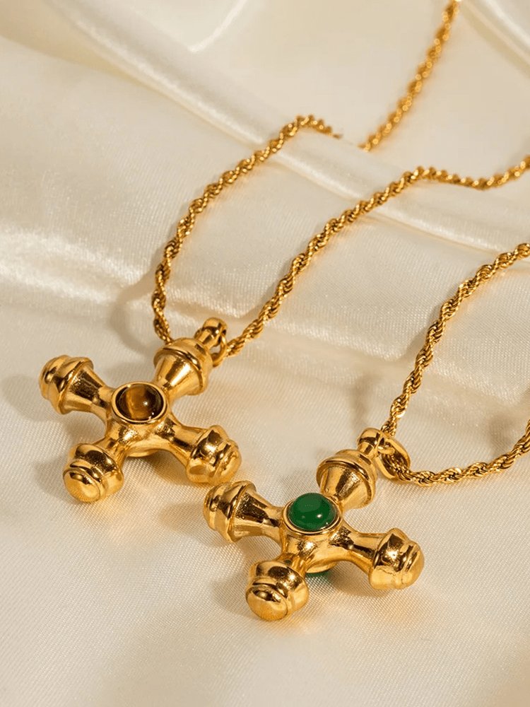 Vue rapprochée du collier croix zénith