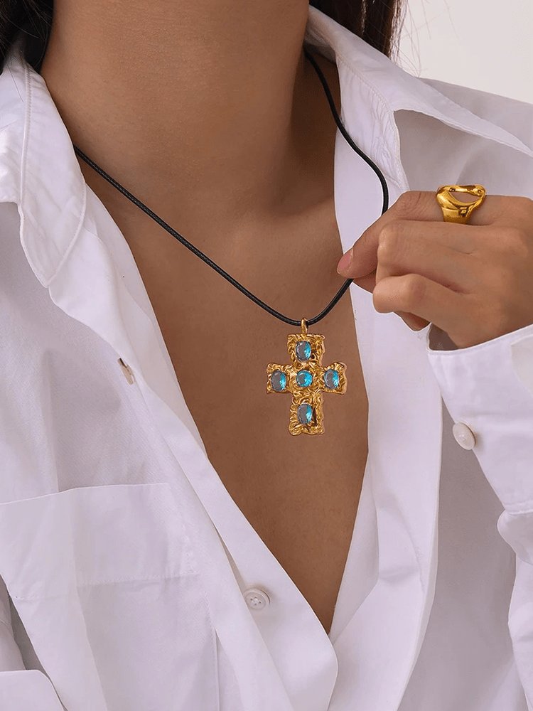 Collier croix turquoise et or élégant harmonie