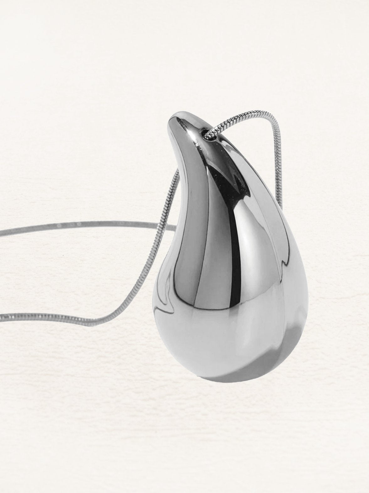 Pendentif goutte d'eau élégant