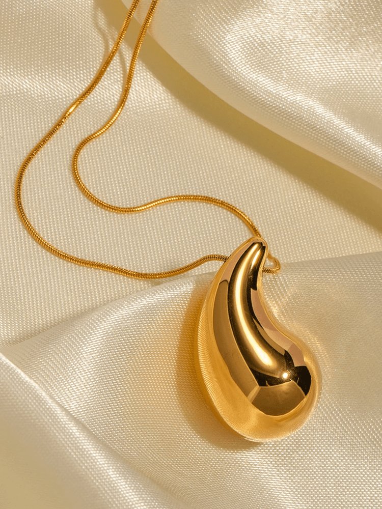 Collier goutte vue latérale cristal
