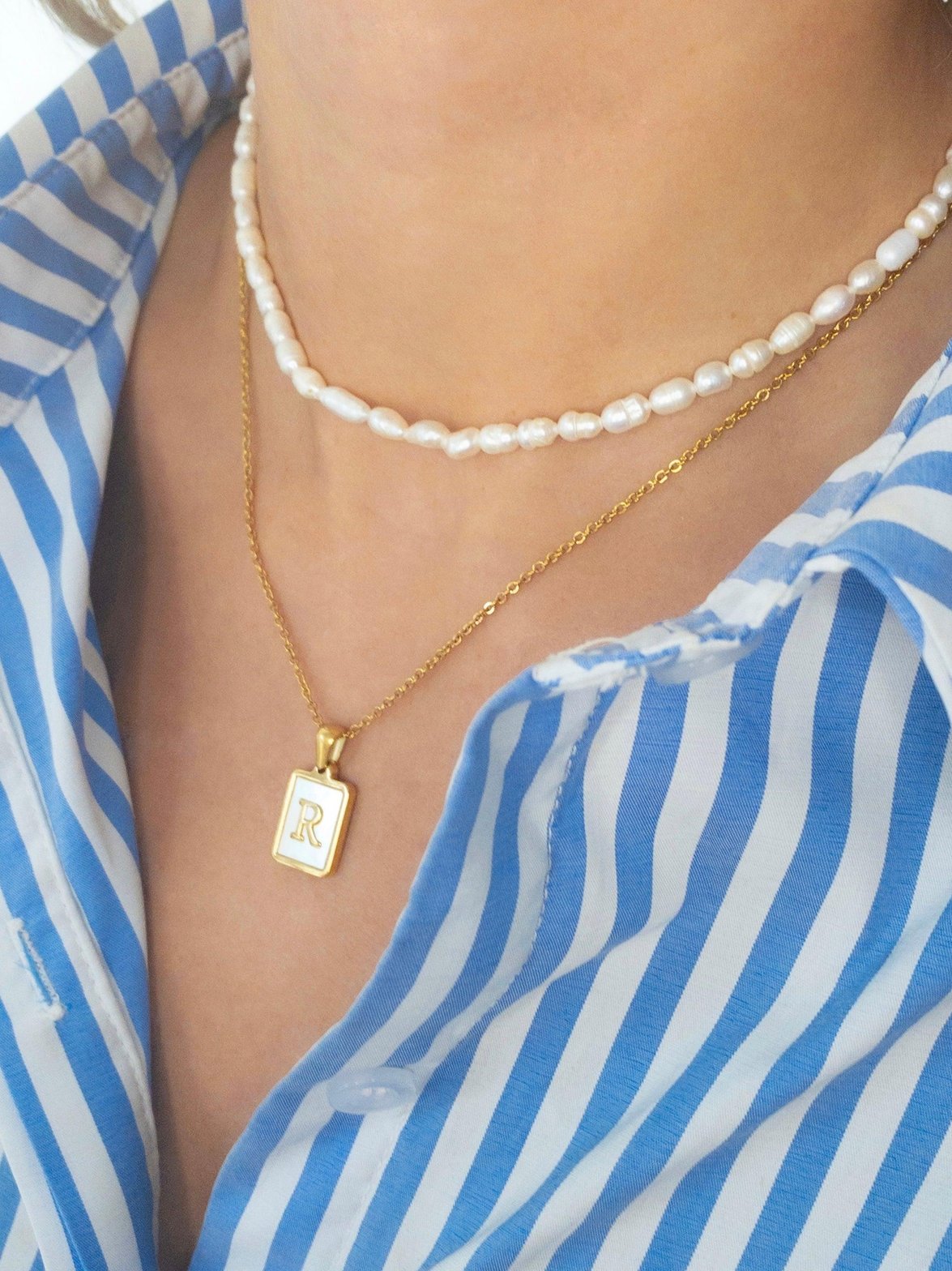 Pendentif initiale nacre brillant