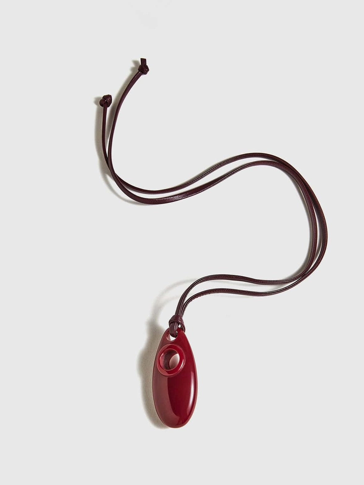 Collier goutte rouge élégant papillon