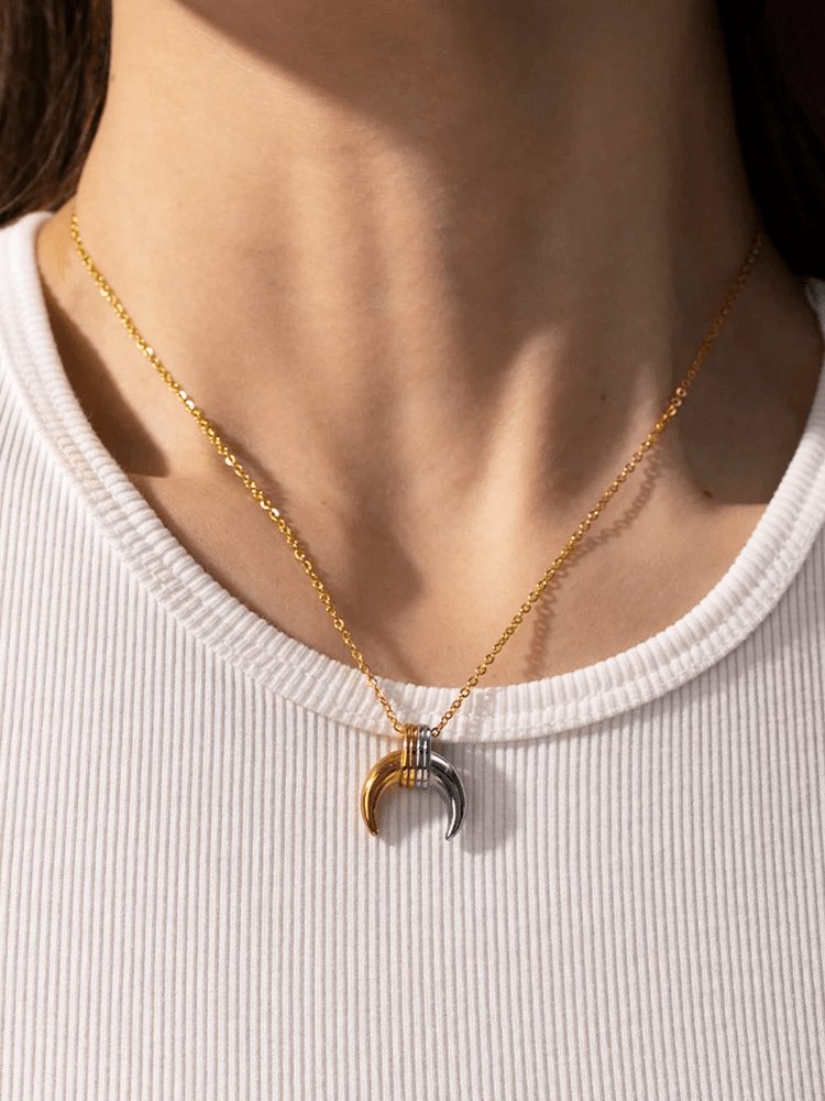 Collier lune bicolore or argent porté étoile