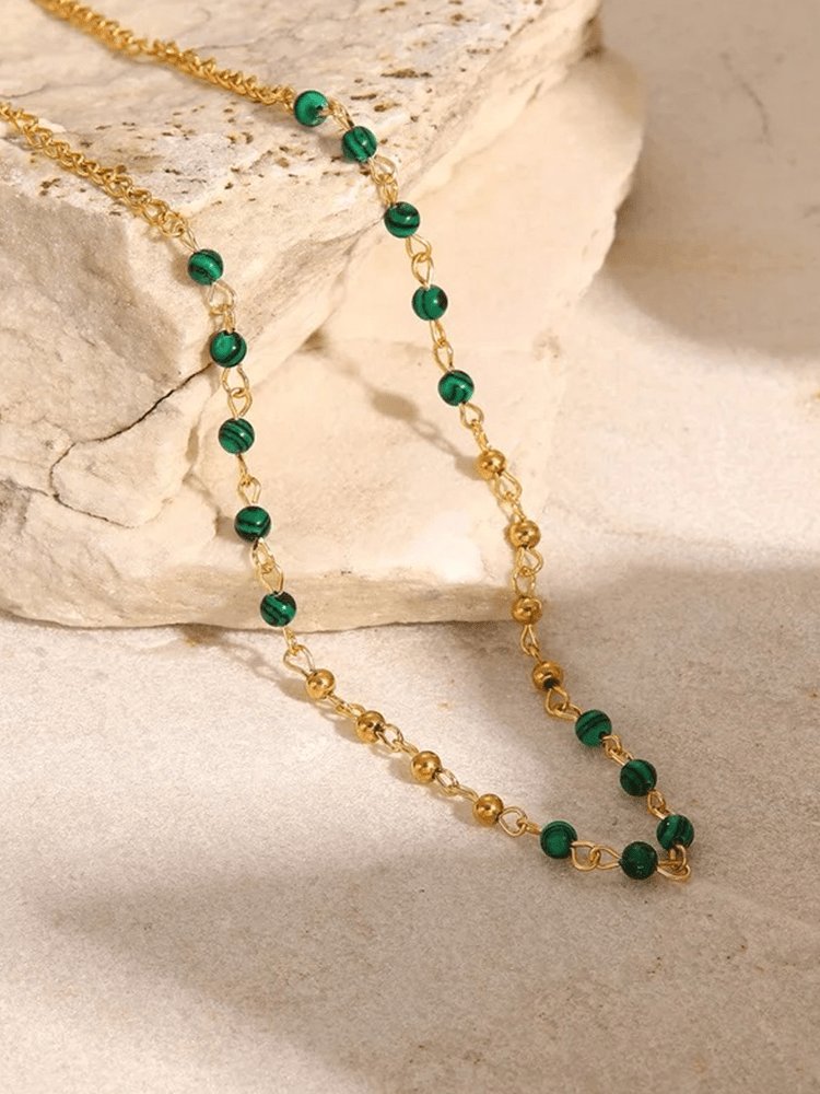 Collier malachite doré vue de face douceur