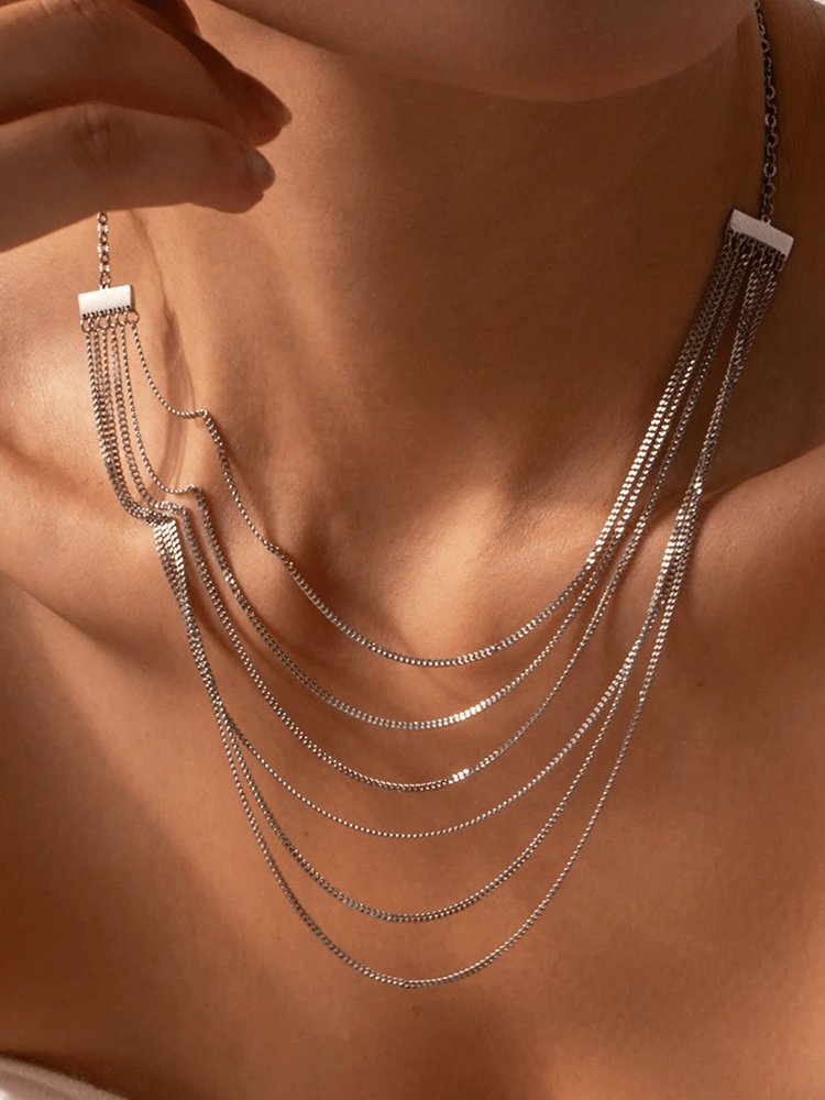 Collier multicouches argenté en cascade lueur