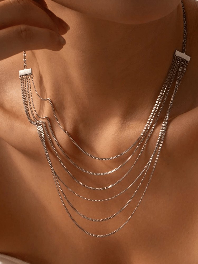 Collier plaqué or élégant lune